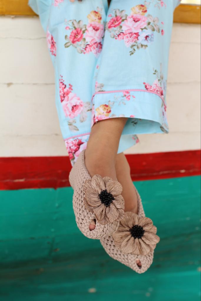 Stone beige flower slippers
